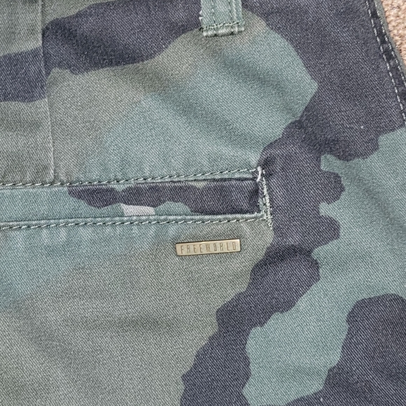 FREEWORLD camouflage shorts - Picture 4 of 4